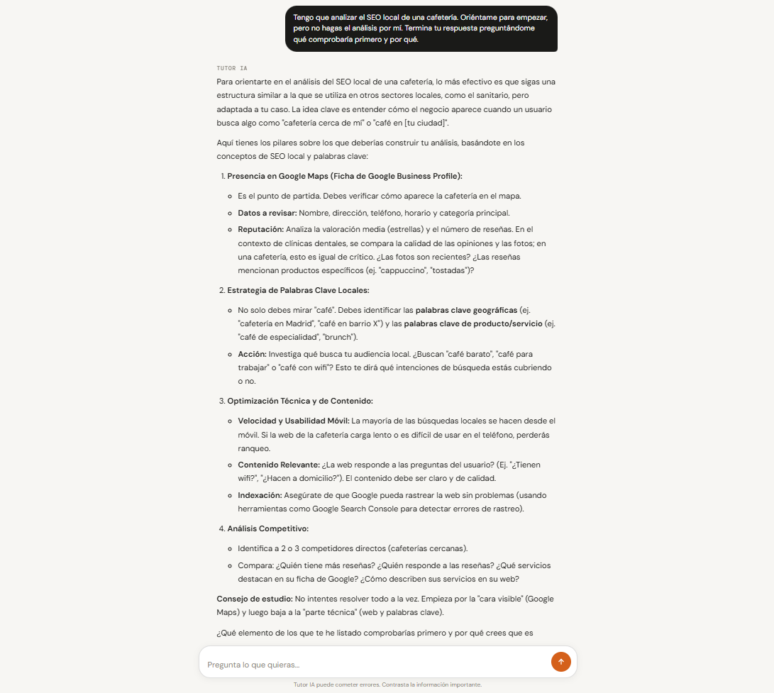 Respuesta de TutorIA que orienta el análisis del SEO local de una cafetería mediante pasos y una pregunta final